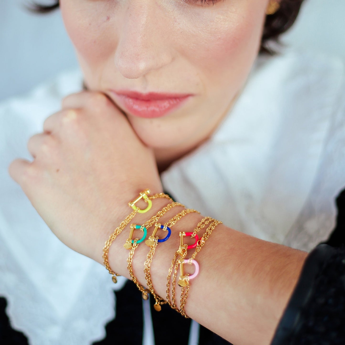 Bracelet avec chaîne marine double et manille rose