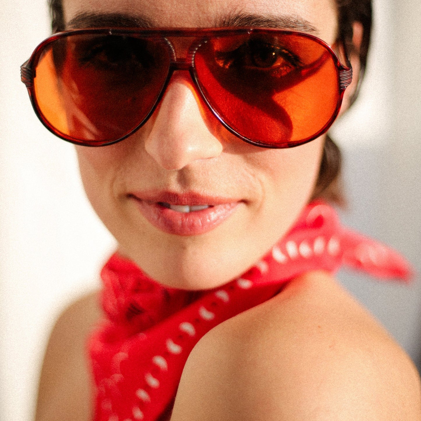 Bandana en soie rouge avec motif breton