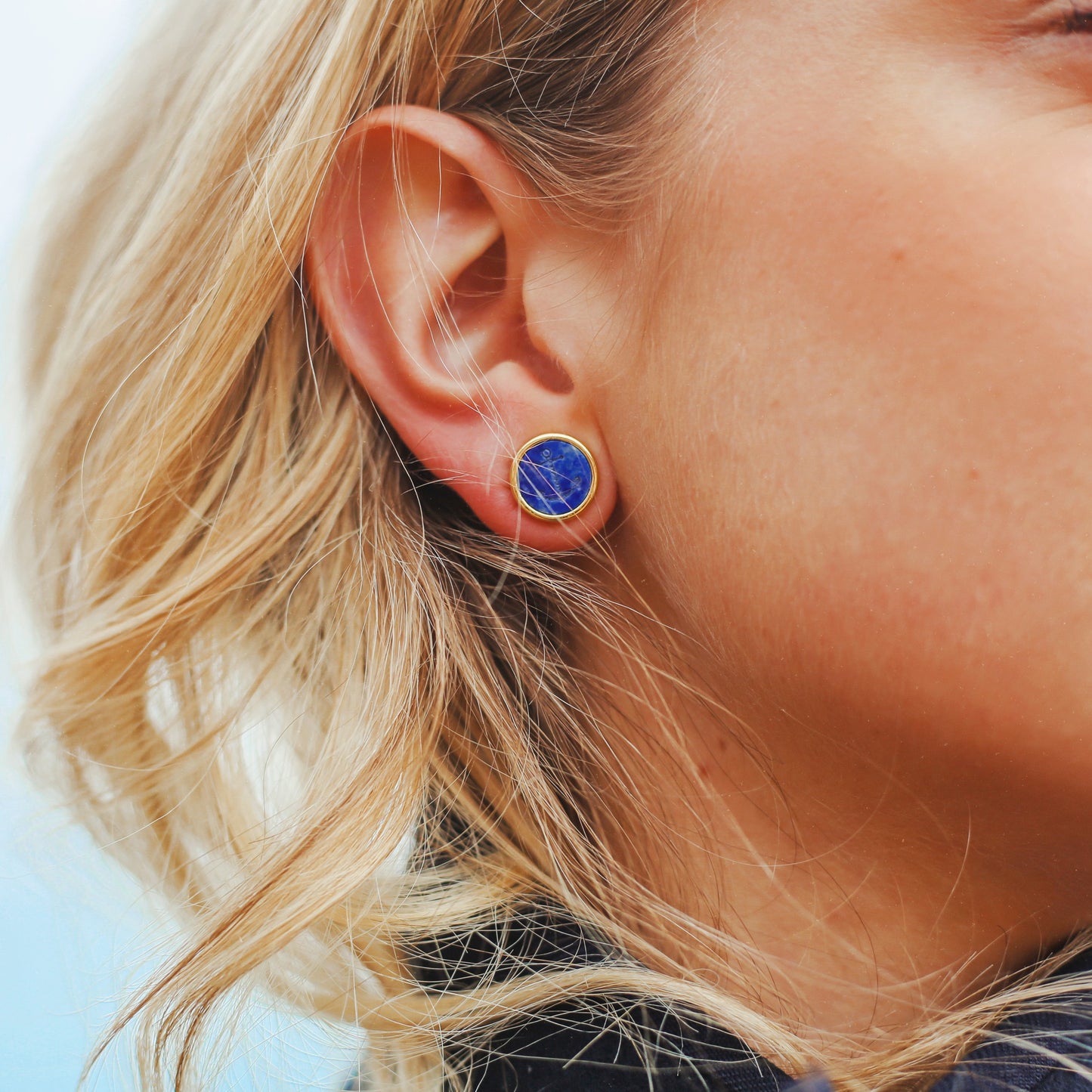 BOUCLE D'OREILLES LAPIS LAZULI GRAVE D'UNE ANCRE DE MARINE